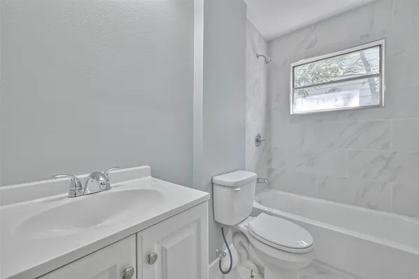 $1,900 | 3918 Tavenor Lane, Houston, TX 77047