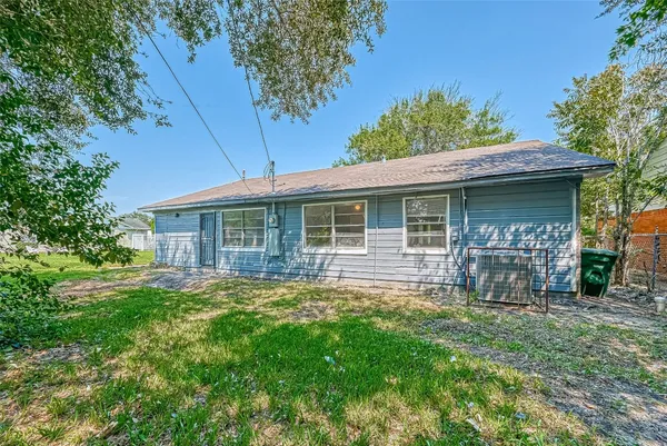 $1,900 | 3918 Tavenor Lane, Houston, TX 77047