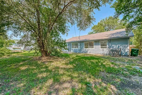 $1,900 | 3918 Tavenor Lane, Houston, TX 77047