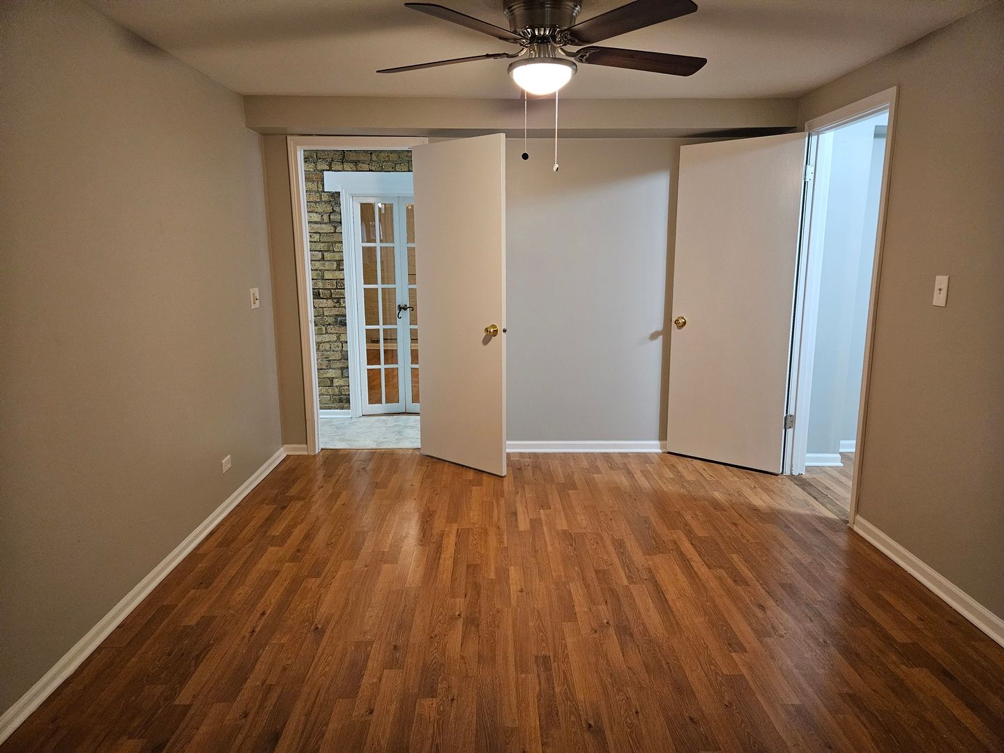 4012 North Sheridan Road, Unit GN Chicago, IL 60613 - Photo 10 of 13 a view of an empty room with wooden floor and a ceiling fan
