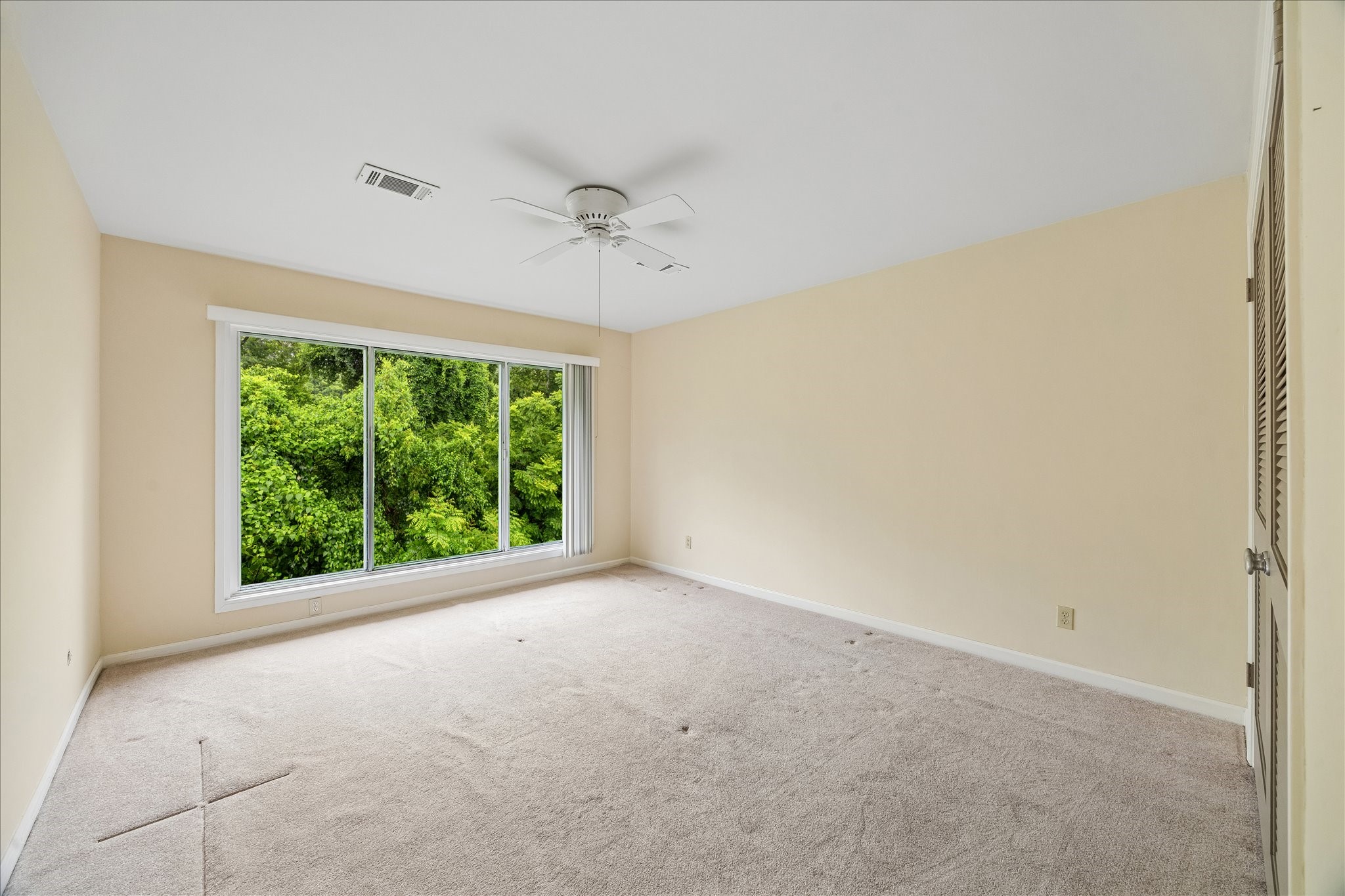 6659 Bayou Glen Road Houston, TX 77057 - Photo 17 of 23 View of the secondary bedroom without staging.