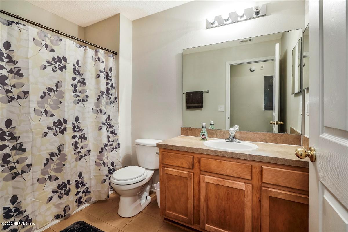7920 Merrill Road, Unit 912 Jacksonville, FL 32277 - Photo 8 of 10 08-Bathroom