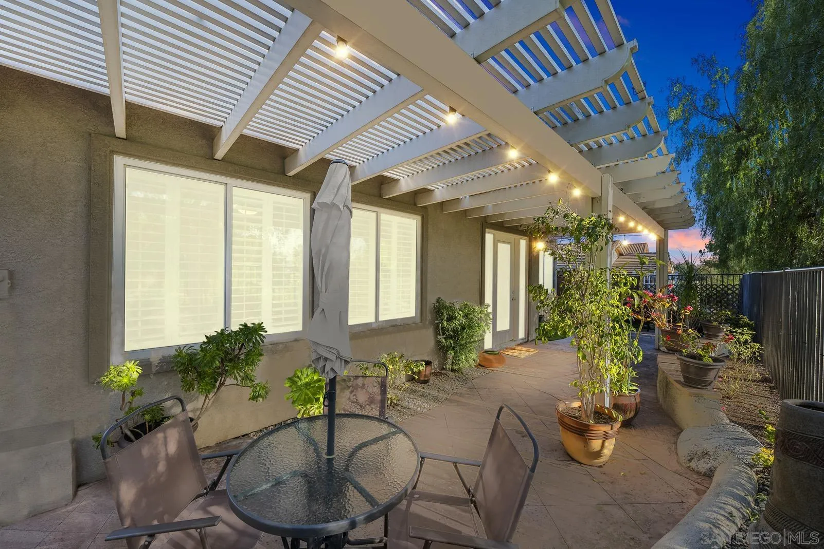 41453 Temeku Drive Temecula, CA 92591 - Photo 26 of 34 a lobby with furniture and potted plants