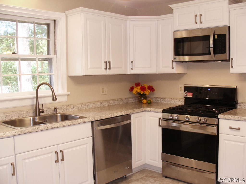 9302 Ledbury Road Henrico, VA 23229 - Photo 4 of 16 Gallery Image 4