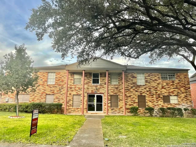 $1,100 | 235 West Silver Sands Drive, Unit 4, San Antonio, TX 78216