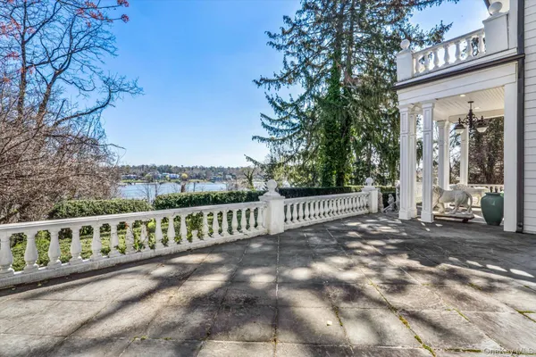 $3,488,888 | 365 East Shore Road, Kings Point, NY 11023