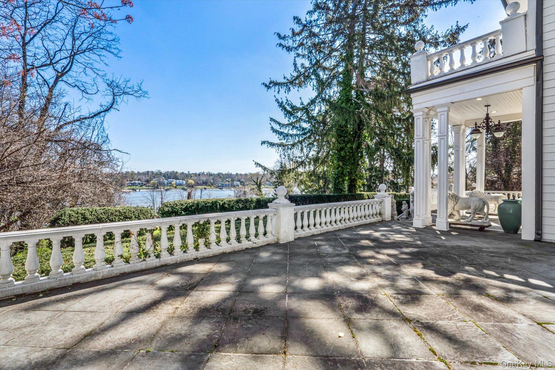 365 East Shore Road Kings Point, NY 11023 - Photo 10 of 44