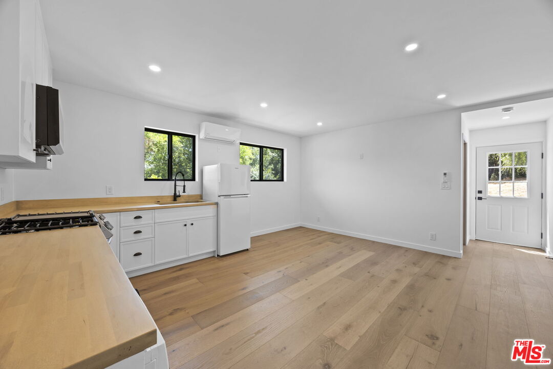 1131 Rancho Drive Ojai, CA 93023 - Photo 45 of 58 a view of a big room with wooden floor and windows