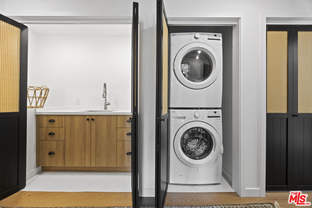 1131 Rancho Drive Ojai, CA 93023 - Photo 50 of 58 a utility room with dryer and washer
