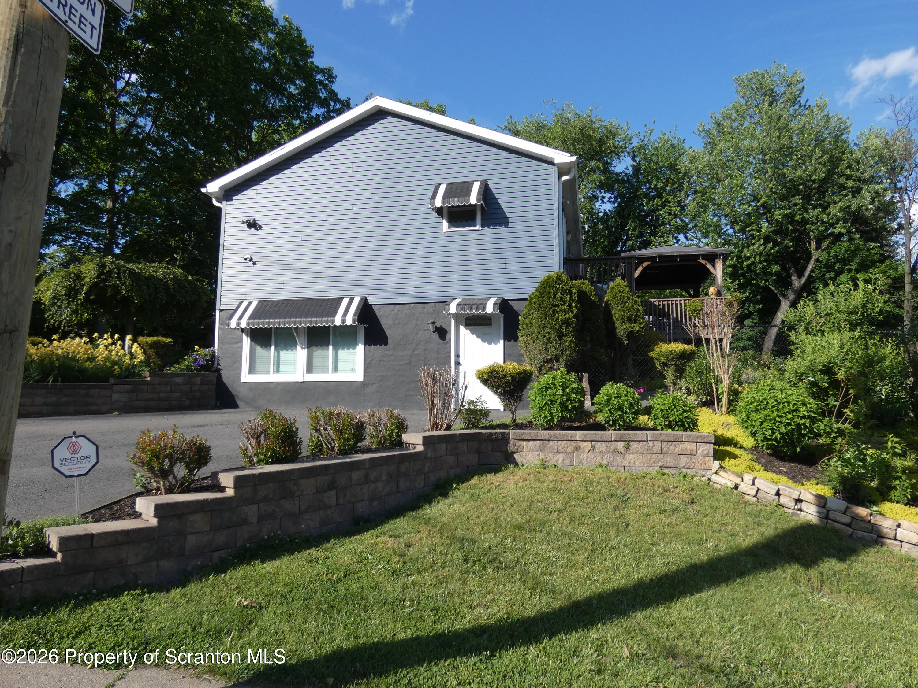 607 3rd Avenue, Unit LOWER LEVEL) Scranton, PA 18505 - Photo 32 of 45 P1040261