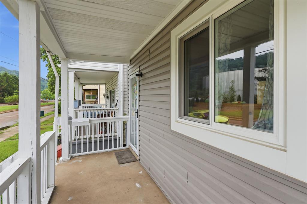 717 Railroad Street Springdale, PA 15144 - Photo 2 of 17