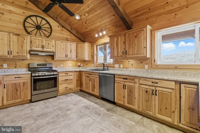 $899,900 | 107 Linkin Park Drive, Spring Mills, PA 16875