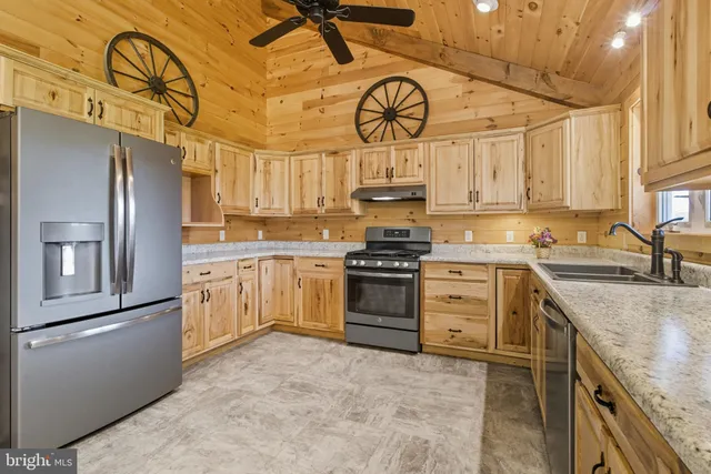 $899,900 | 107 Linkin Park Drive, Spring Mills, PA 16875