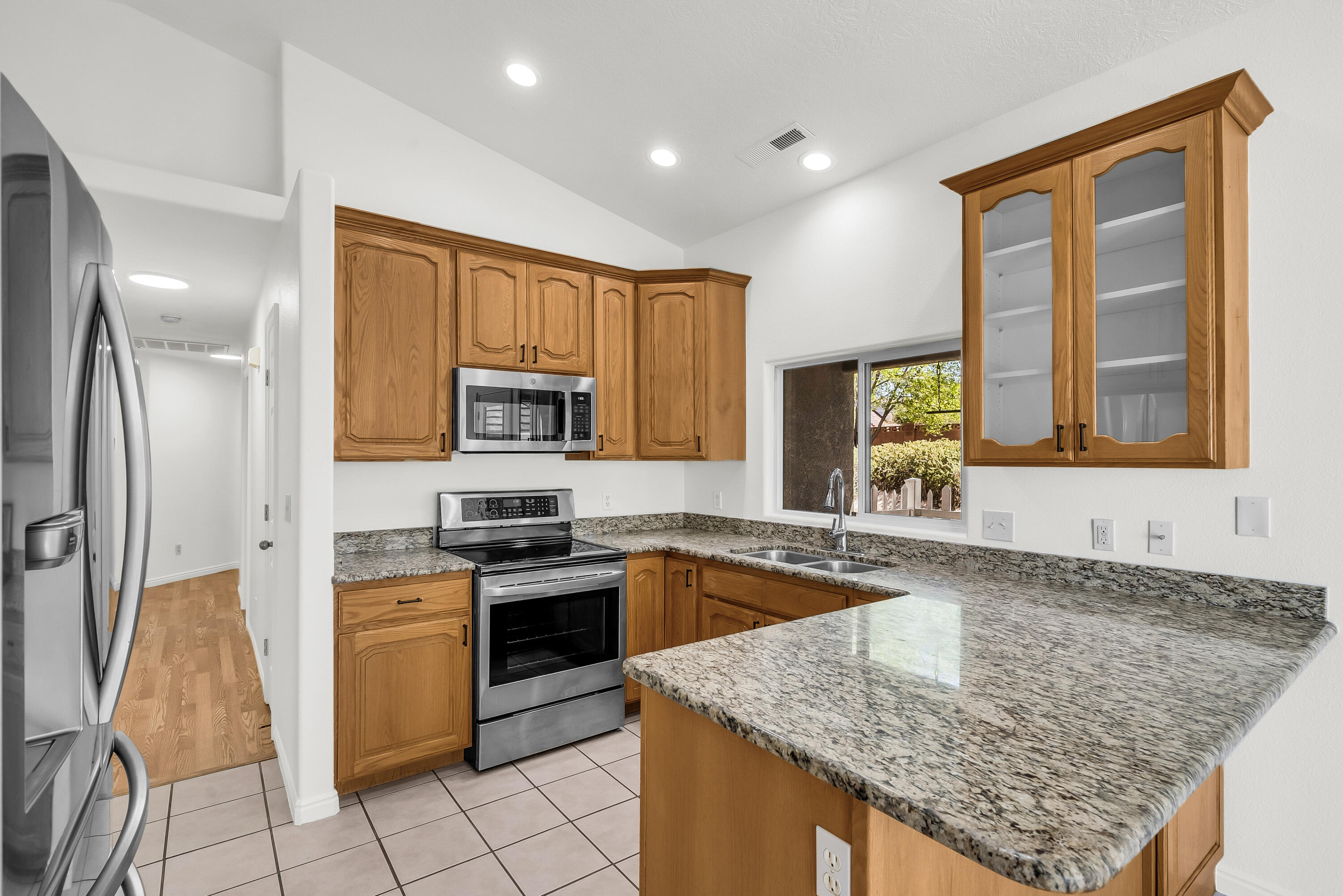 169 South 2100 East St. George, UT 84790 - Photo 4 of 17 08-H-08