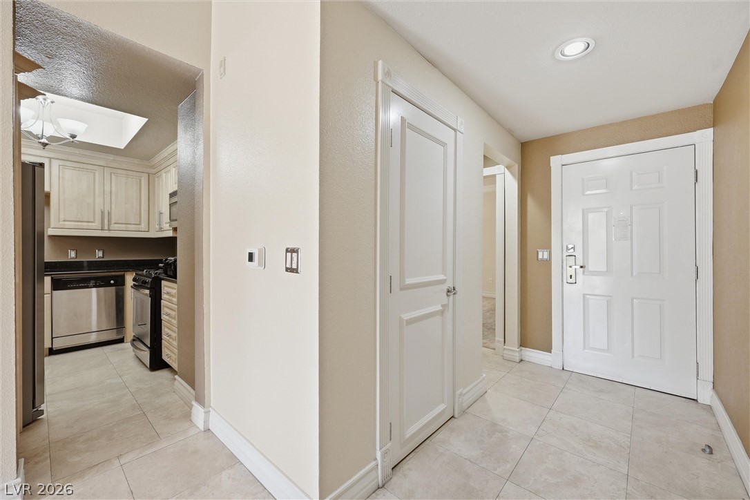 260 East Flamingo Road, Unit 308 Las Vegas, NV 89169 - Photo 4 of 32