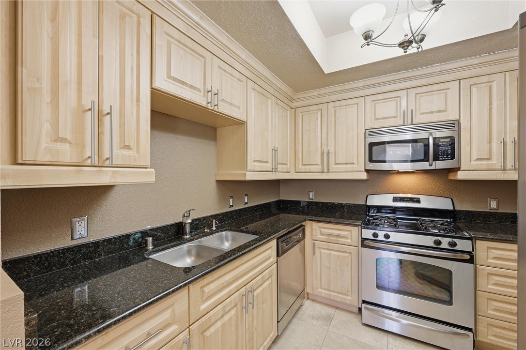 260 East Flamingo Road, Unit 308 Las Vegas, NV 89169 - Photo 7 of 32