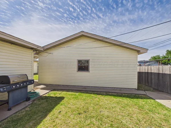 $200,000 | 2201 North Zimmers Street, Pampa, TX 79065