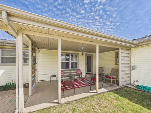 $200,000 | 2201 North Zimmers Street, Pampa, TX 79065