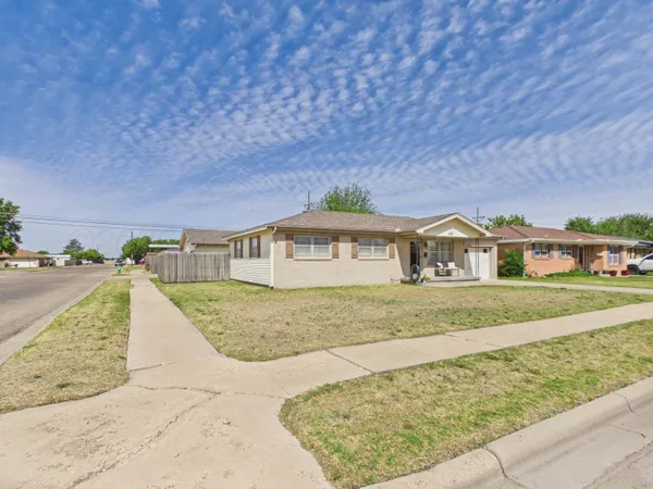 $200,000 | 2201 North Zimmers Street, Pampa, TX 79065
