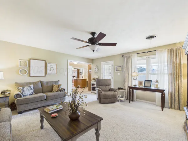 $200,000 | 2201 North Zimmers Street, Pampa, TX 79065