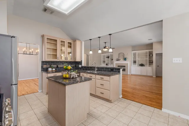 $2,350 | 8015 Sports Haven Drive, Humble, TX 77346