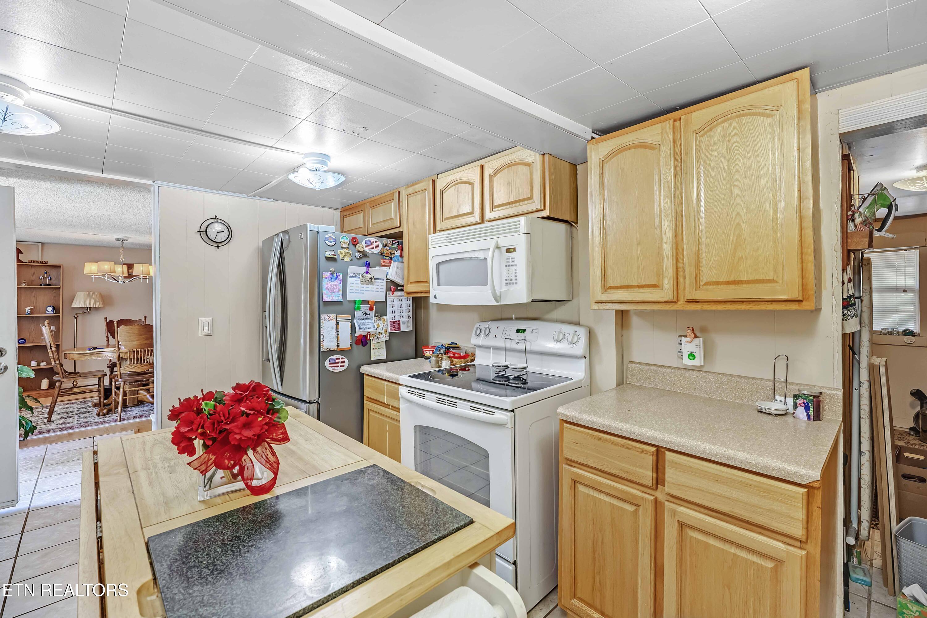 958 West Hunt Road Alcoa, TN 37701 - Photo 8 of 47 kitchen