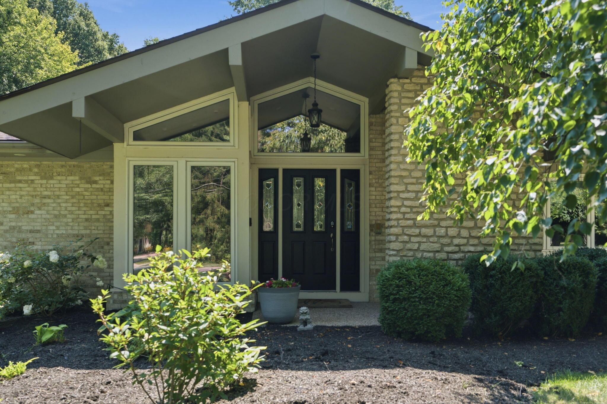 7232 Lee Road Westerville, OH 43081 - Photo 4 of 122 Exterior Front Porch