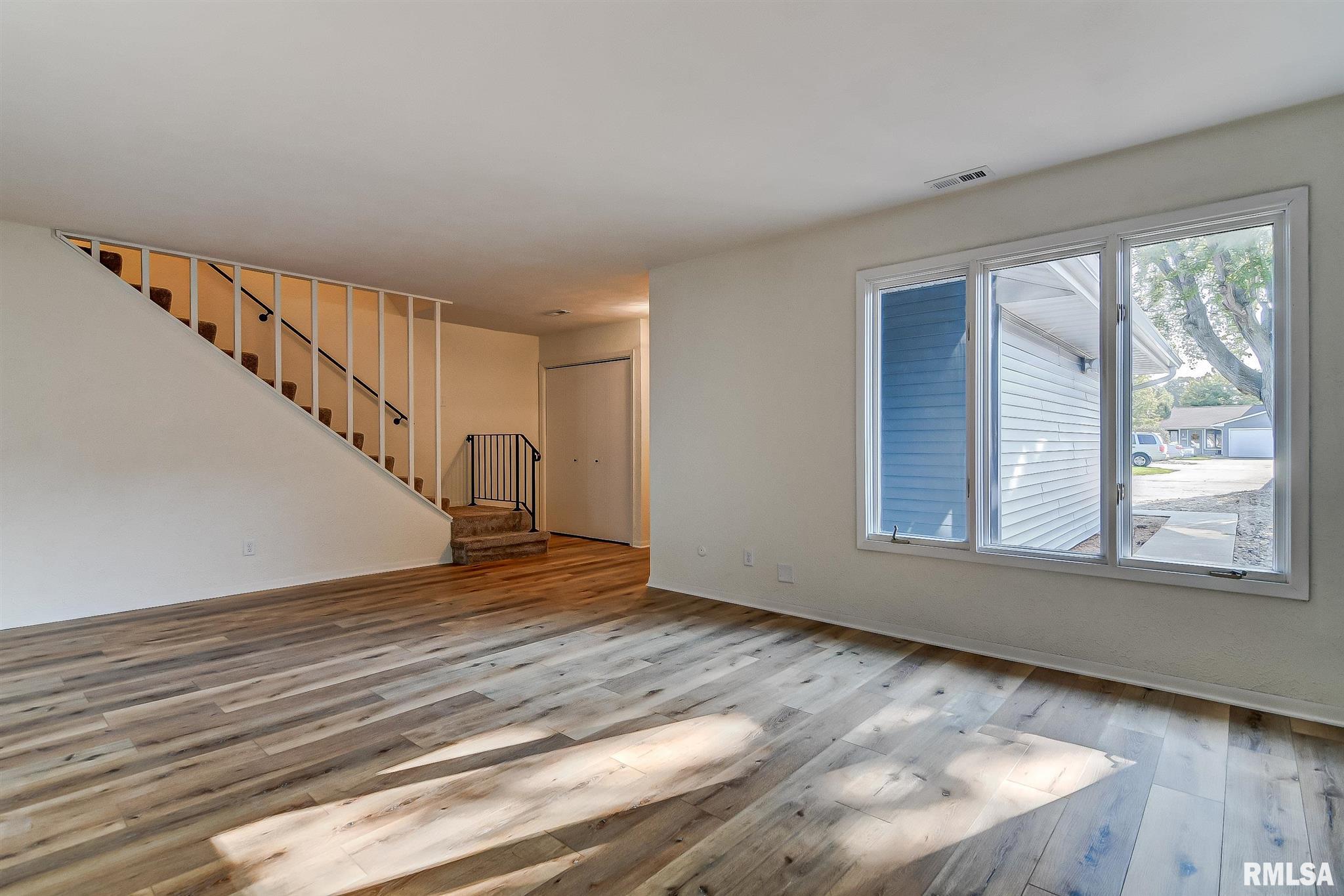 3 Brookside Place Springfield, IL 62704 - Photo 7 of 36 Gallery Image 7