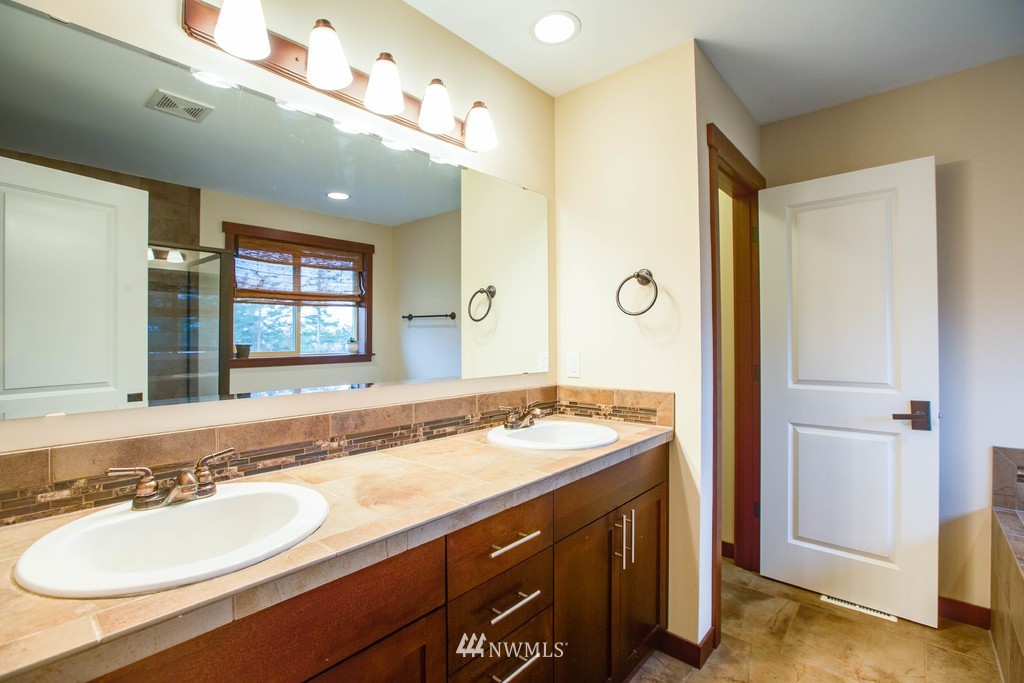 1036 Lyle Ridge Circle Oak Harbor, WA 98277 - Photo 17 of 25 Gallery Image 17