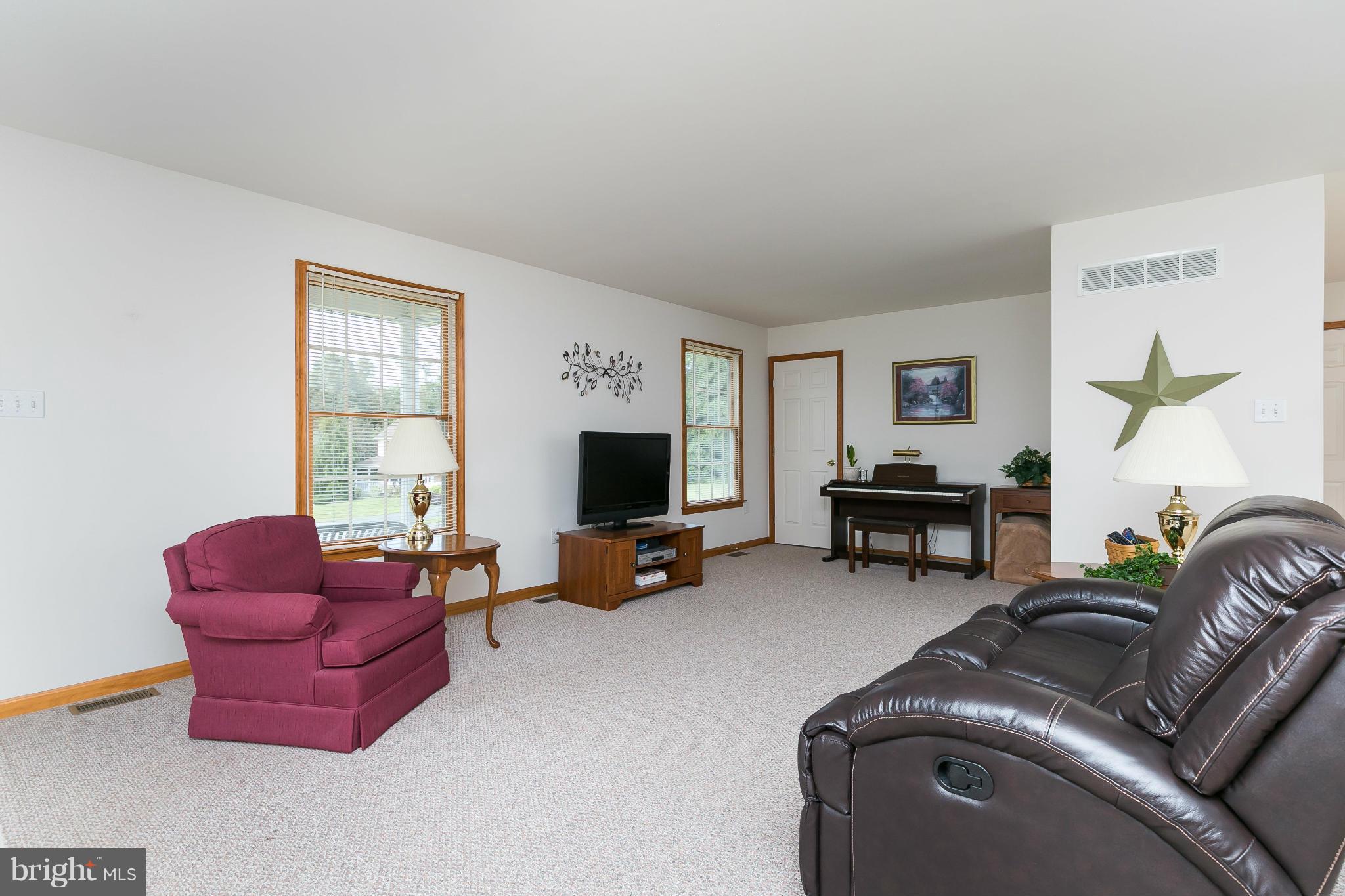 27 Dalmation Court Rising Sun, MD 21911 - Photo 4 of 28 Bright Living Room