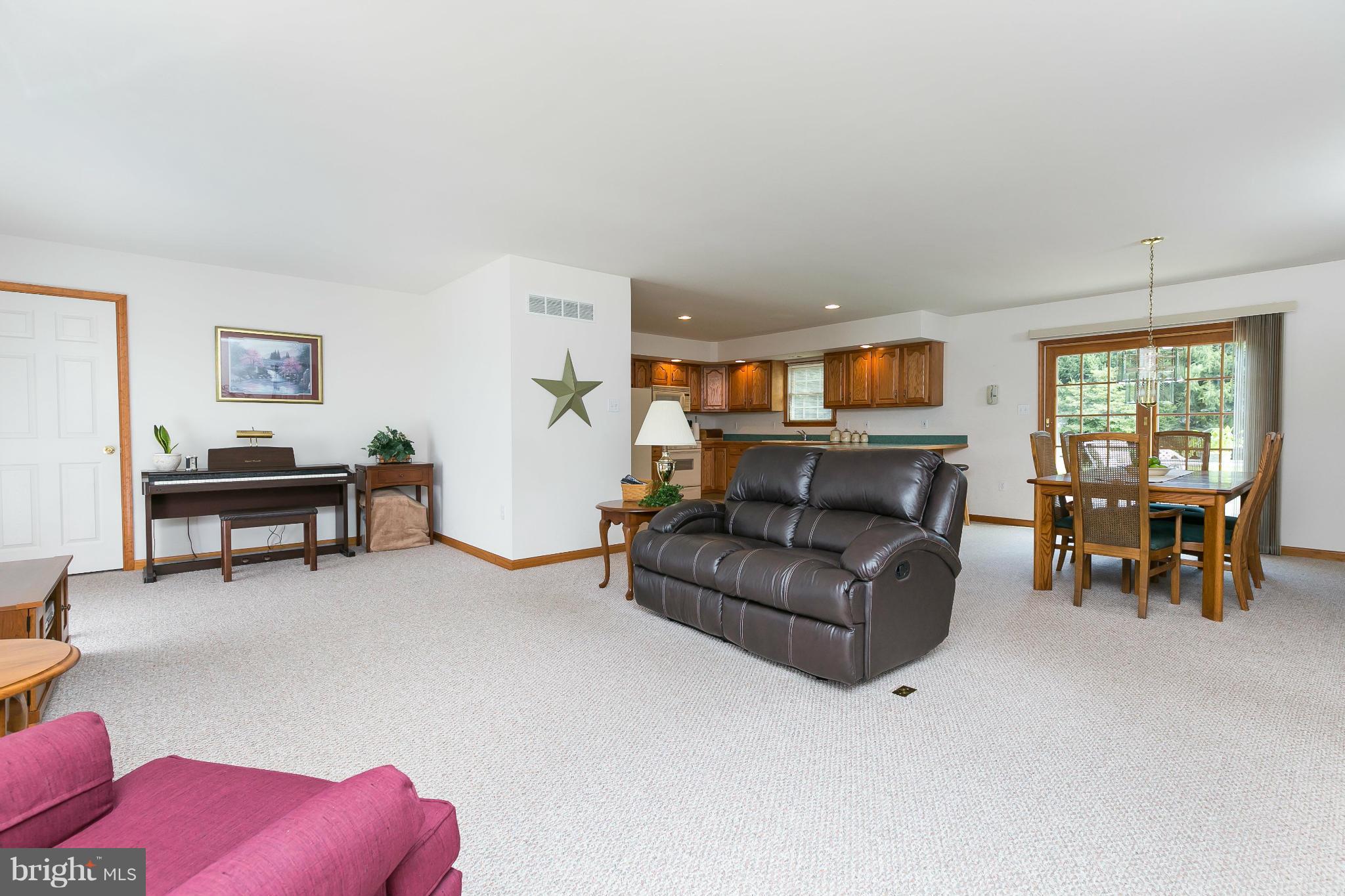 27 Dalmation Court Rising Sun, MD 21911 - Photo 5 of 28 Spacious Living Room