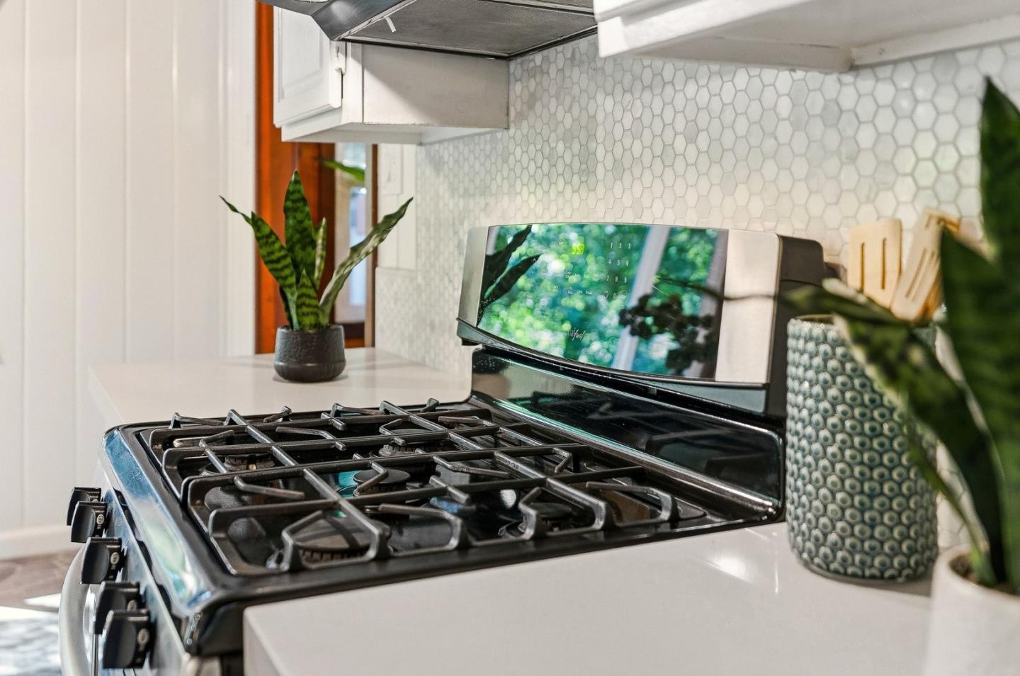 194 Lazy Woods Road Felton, CA 95018 - Photo 23 of 58 a close up of a stove