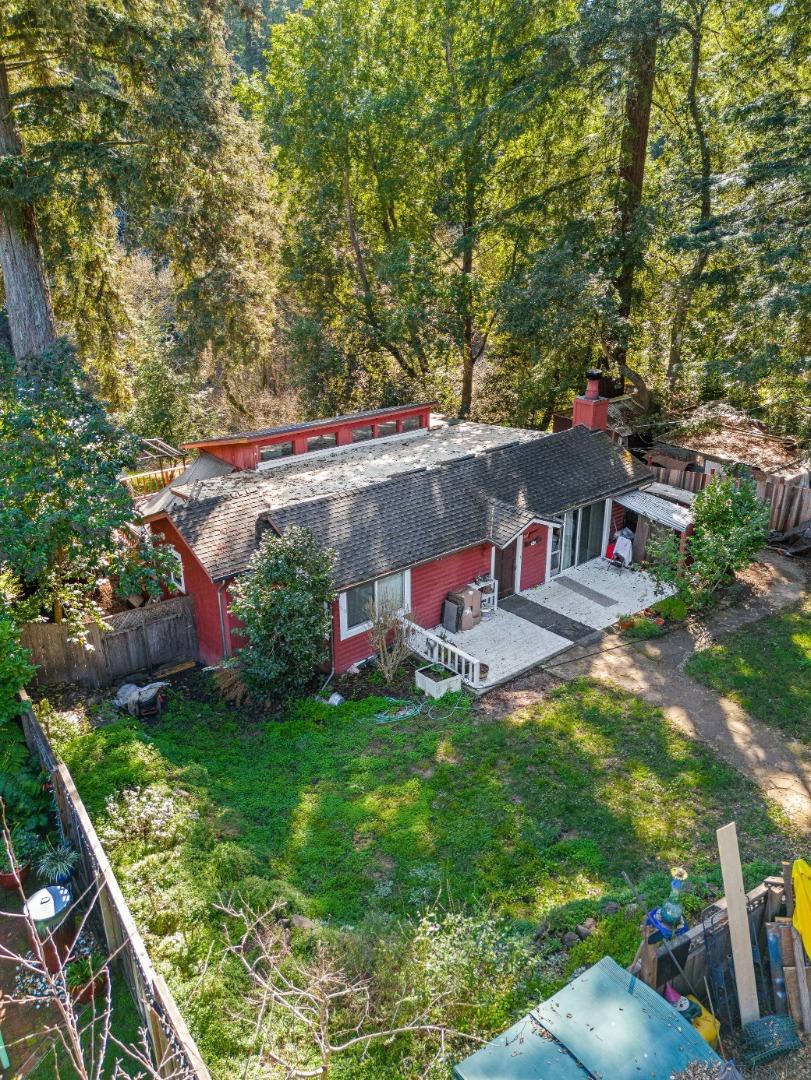 194 Lazy Woods Road Felton, CA 95018 - Photo 58 of 58 a backyard of a house with table and chairs
