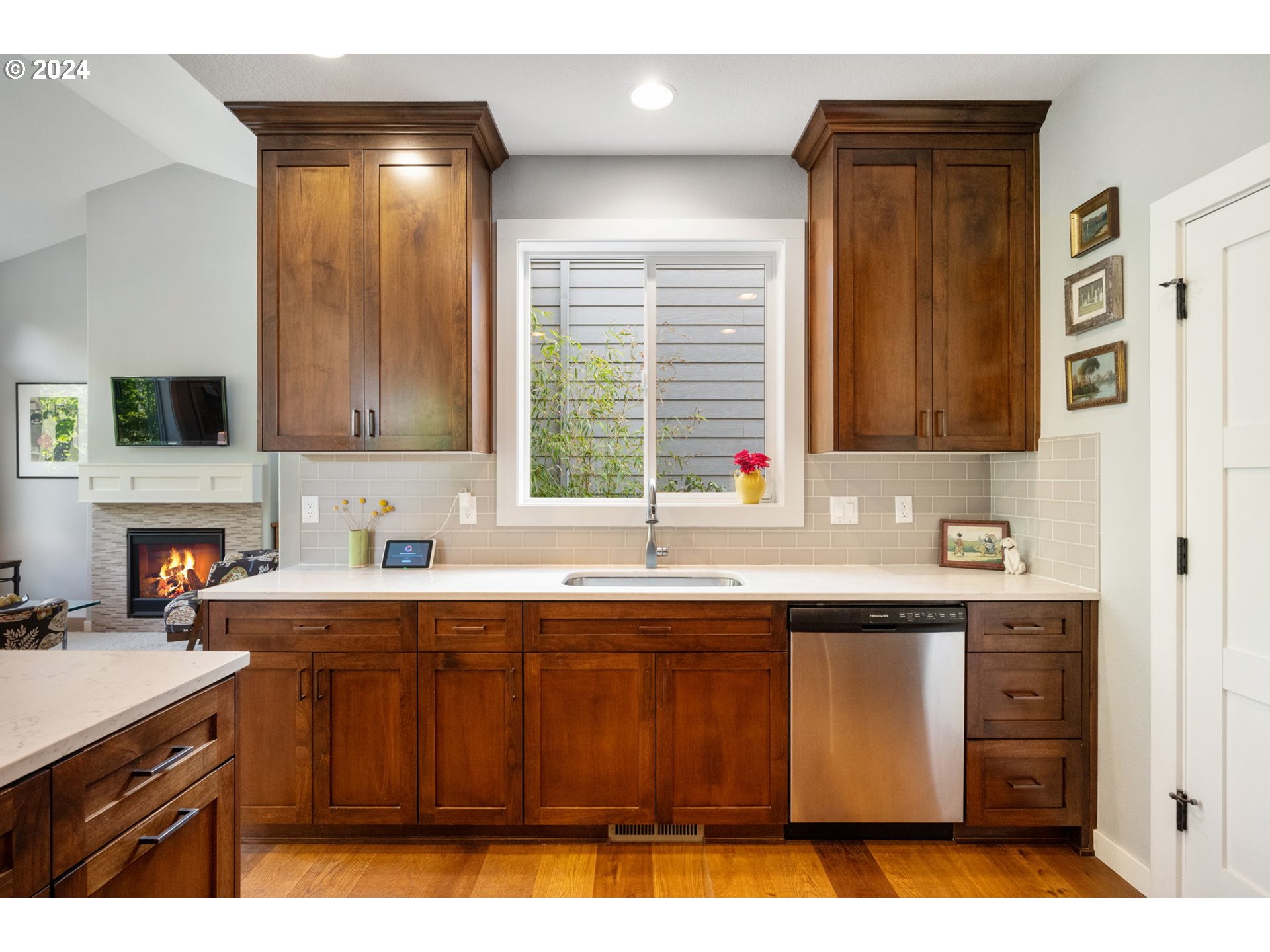 9218 Southwest Brier Place Portland, OR 97219 - Photo 14 of 38 Gallery Image 14