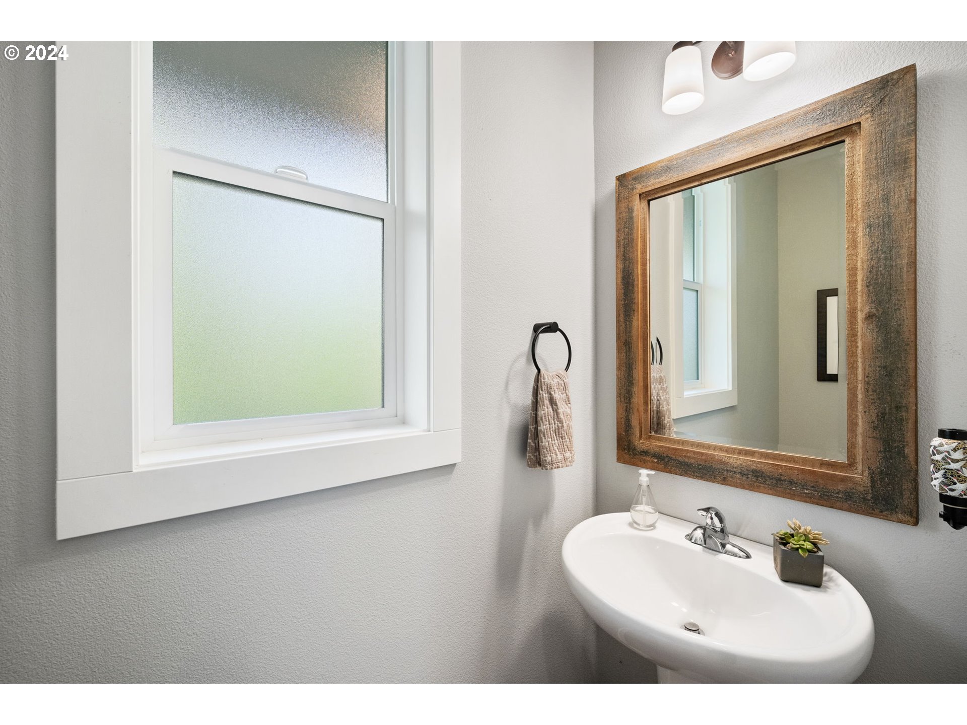 9218 Southwest Brier Place Portland, OR 97219 - Photo 18 of 38 Gallery Image 18