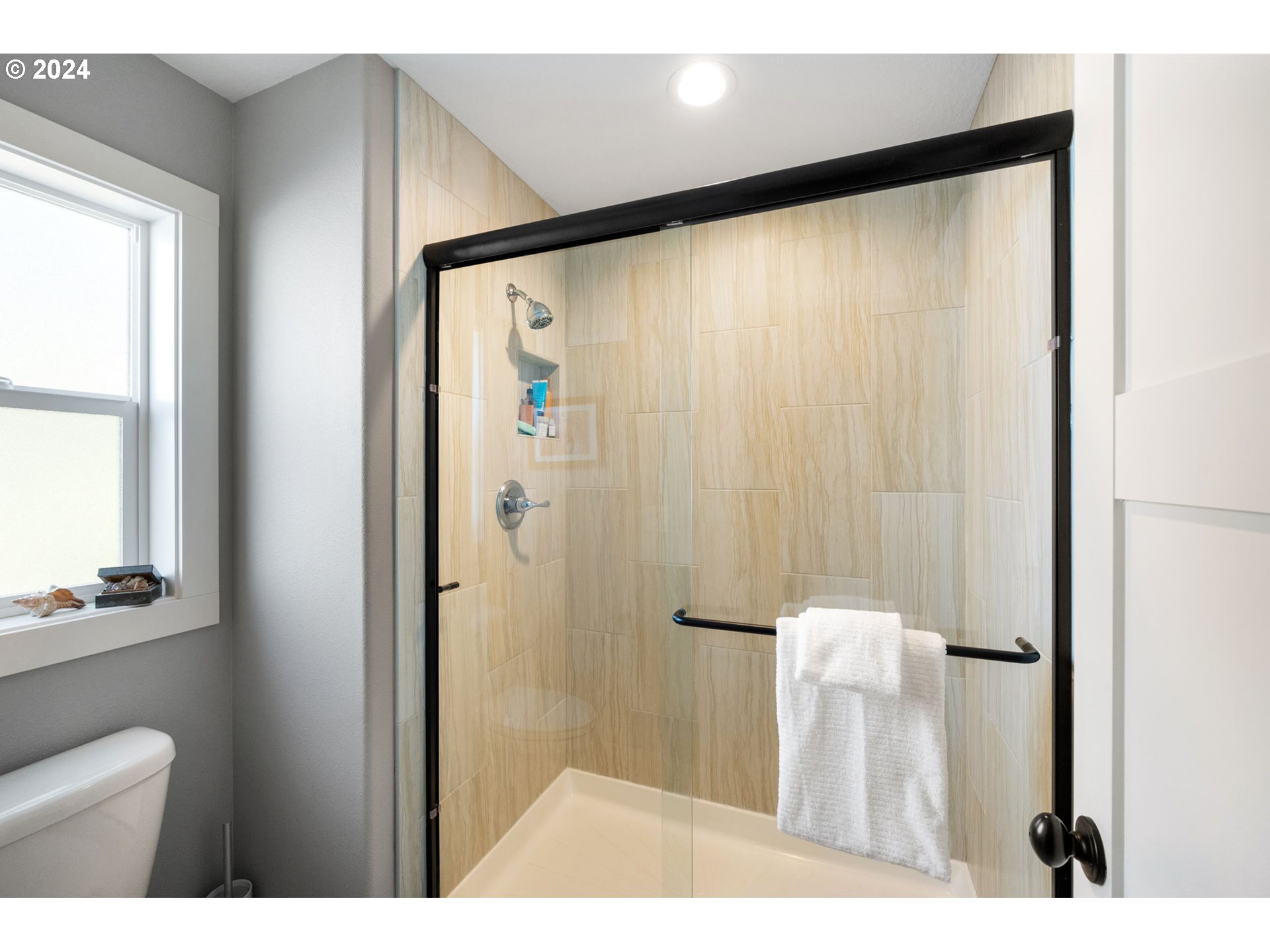 9218 Southwest Brier Place Portland, OR 97219 - Photo 24 of 38 Gallery Image 24