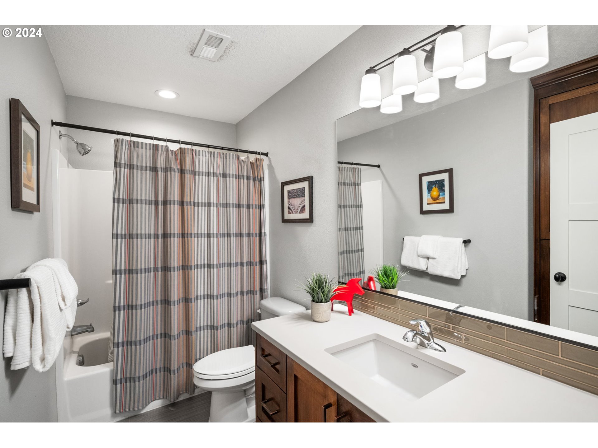 9218 Southwest Brier Place Portland, OR 97219 - Photo 29 of 38 Gallery Image 29