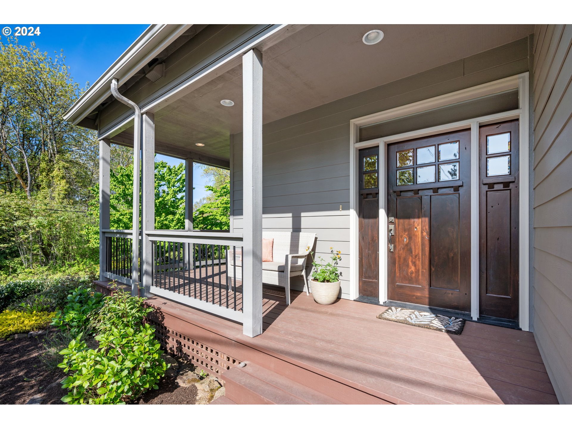 9218 Southwest Brier Place Portland, OR 97219 - Photo 3 of 38 Gallery Image 3