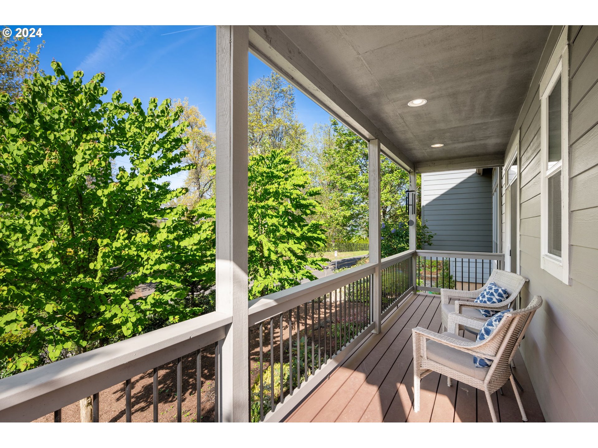 9218 Southwest Brier Place Portland, OR 97219 - Photo 4 of 38 Gallery Image 4
