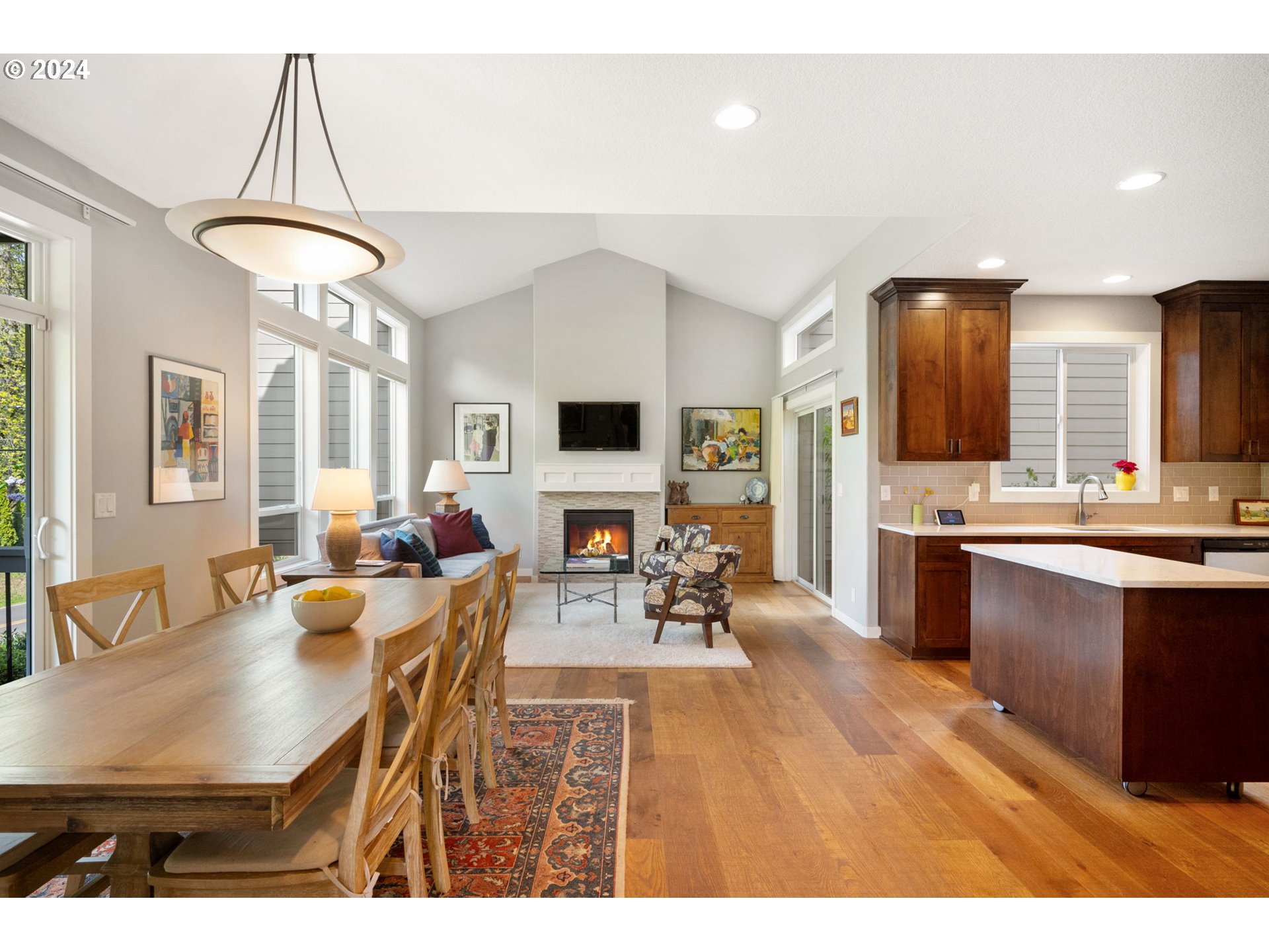 9218 Southwest Brier Place Portland, OR 97219 - Photo 10 of 38 Gallery Image 10