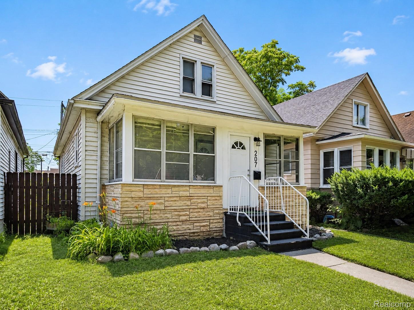 207 Richter Street River Rouge, MI 48218 - Photo 6 of 36 207 Richter 7.jpg