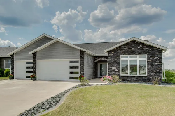 $530,000 | 5419 43rd Street South, Fargo, ND 58104