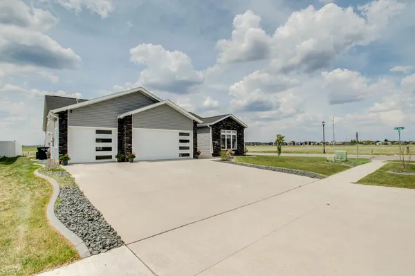 $530,000 | 5419 43rd Street South, Fargo, ND 58104