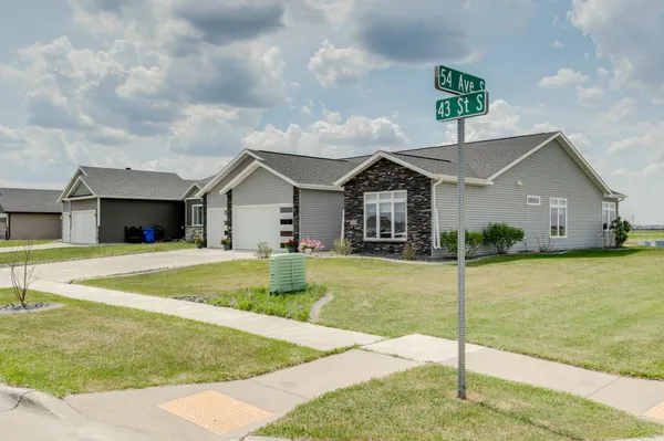 $530,000 | 5419 43rd Street South, Fargo, ND 58104