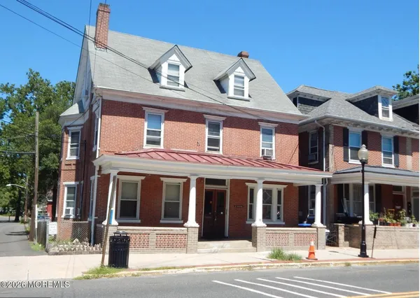 $2,050 | 11 Washington Street, Unit 1, Mount Holly, NJ 08060