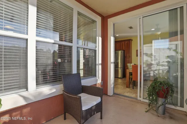 a view of entryway with patio