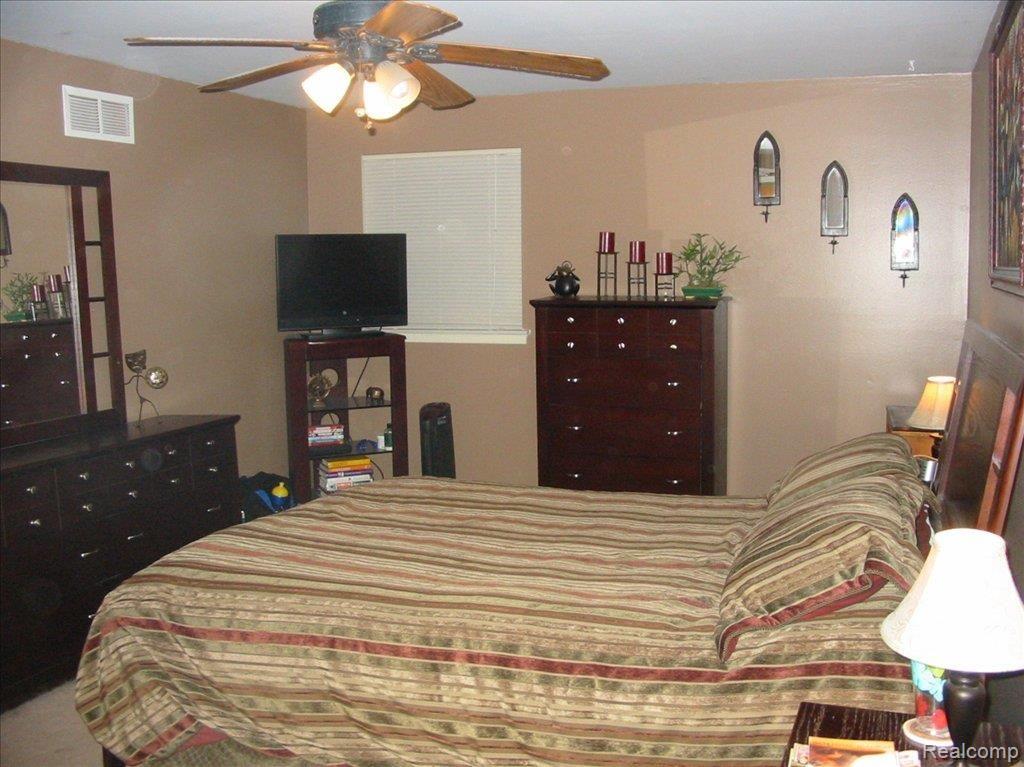 2434 Milverton Road Troy, MI 48083 - Photo 10 of 10 master bdrm.