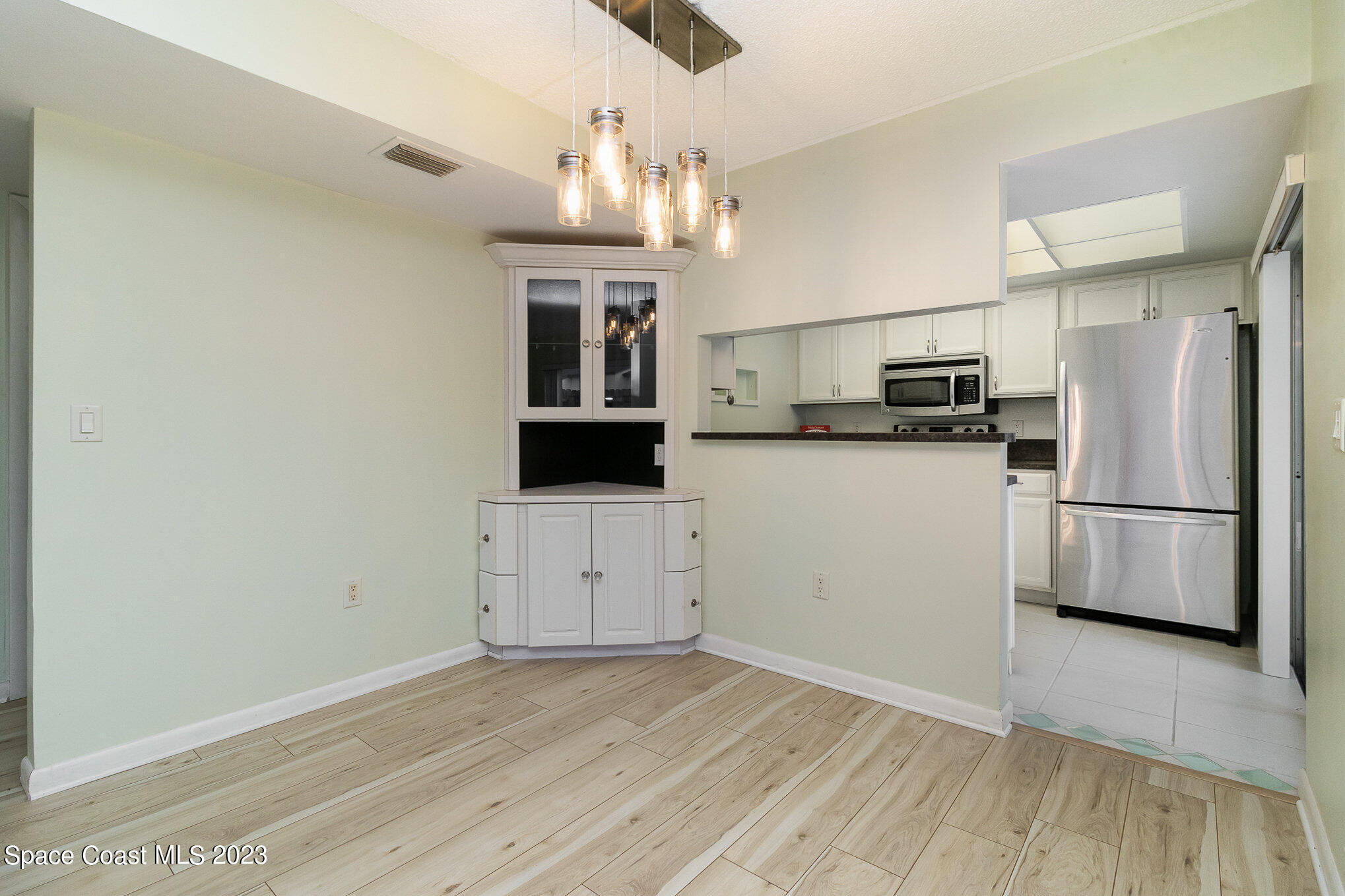 756 Ridge Club Drive, Unit 61 Melbourne, FL 32934 - Photo 9 of 29 Living Room