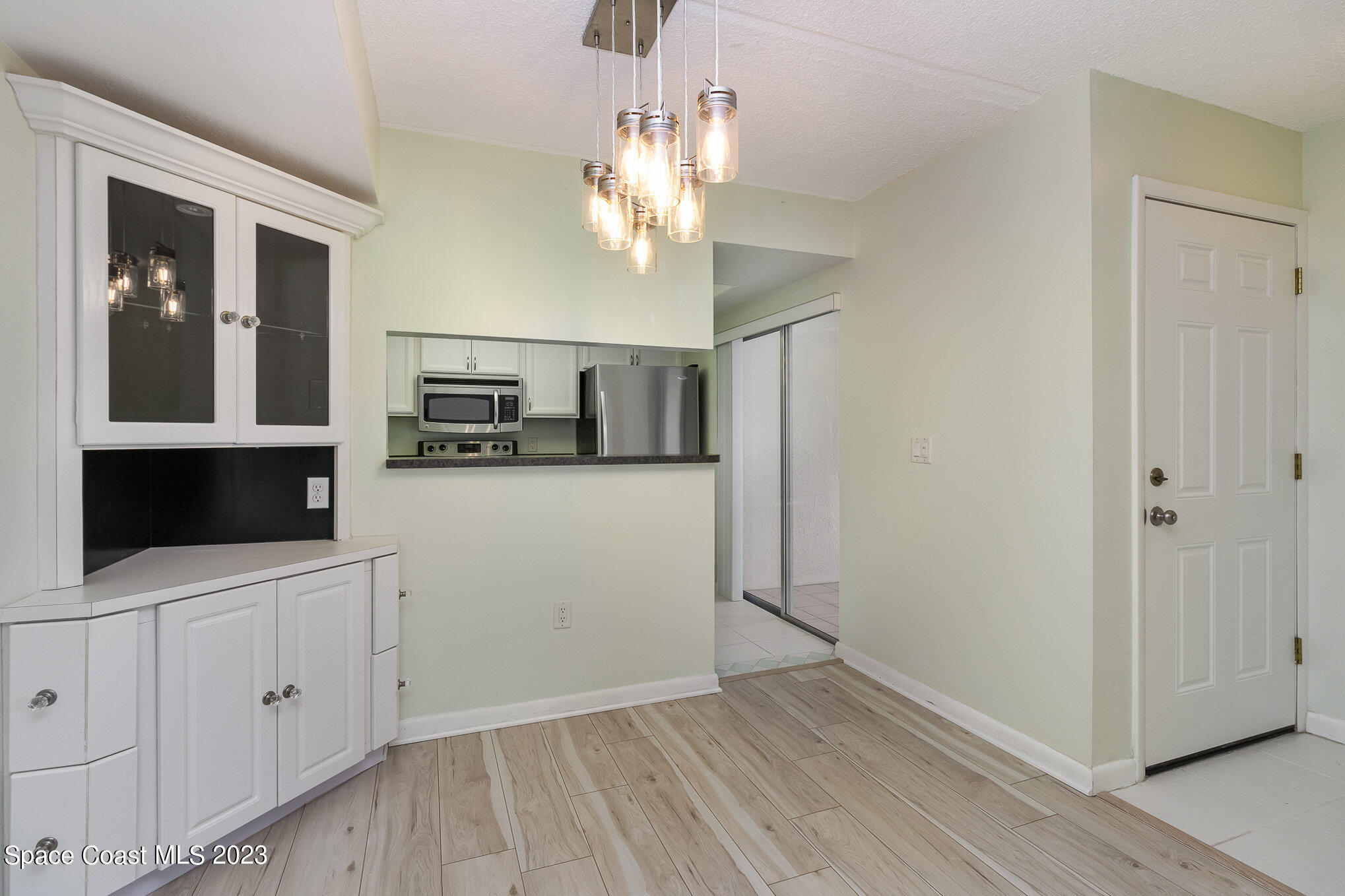 756 Ridge Club Drive, Unit 61 Melbourne, FL 32934 - Photo 10 of 29 a view of a kitchen with microwave and cabinets