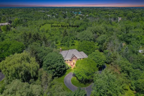 $2,695,000 | 2146 West Columbia Court, Mequon, WI 53092